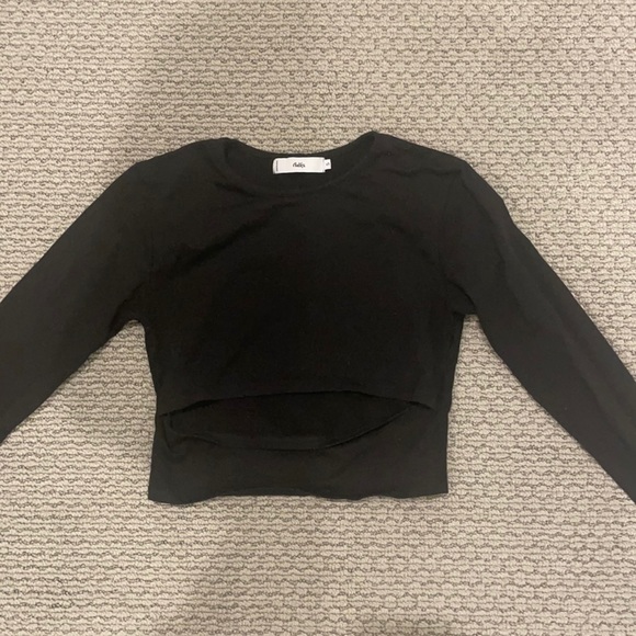 Tops - Adika Black Longsleeve With Slit